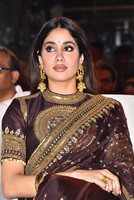 Janhvi Kapoor Steals the Show